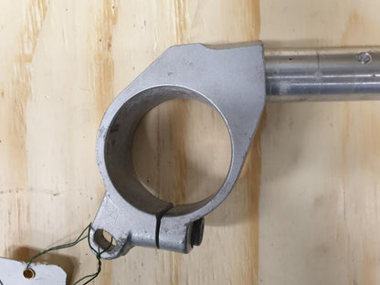 Vänster sida på Styre från en Hyosung GT 650 -2006 motorcykel.