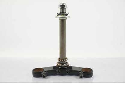 Framsidan på Gaffelkrona från en Honda NT 700 -2008 motorcykel.