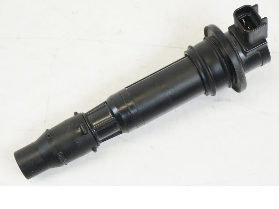 Baksidan på Tändspole från en Triumph Speed Triple -2021 motorcykel.