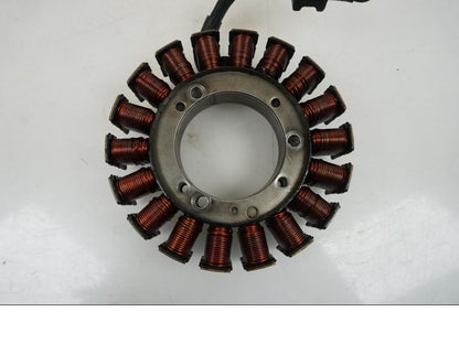 Baksidan på Generator från en Kawasaki VN 1600 -2004 motorcykel.