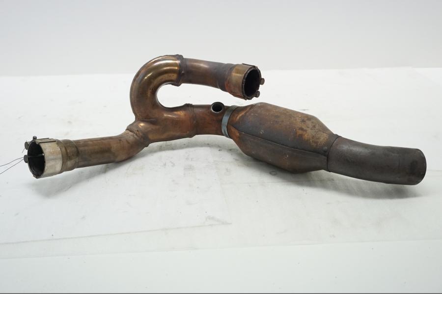 Baksidan på Mellanrör från en Aprilia SL 750 Shiver -2008 motorcykel.