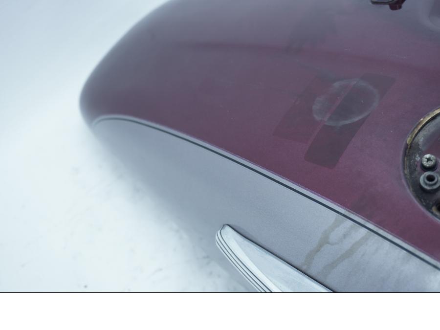 Snett uppifrån på Bensintank från en Kawasaki VN 1500 Classic Tourer -2001 motorcykel.