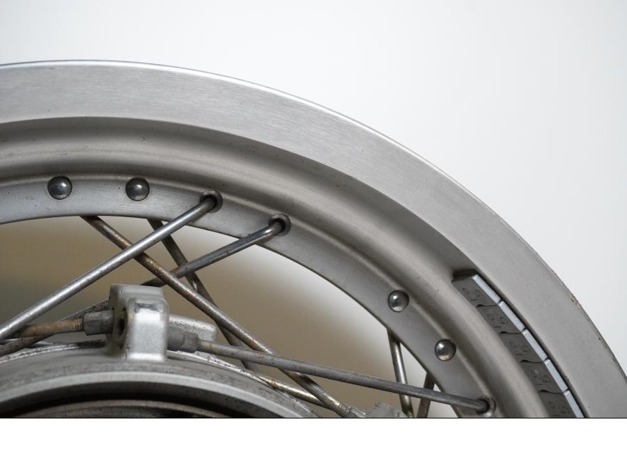 Extrabild6 på Fälg från en Yamaha XV 1100 -1996 motorcykel.