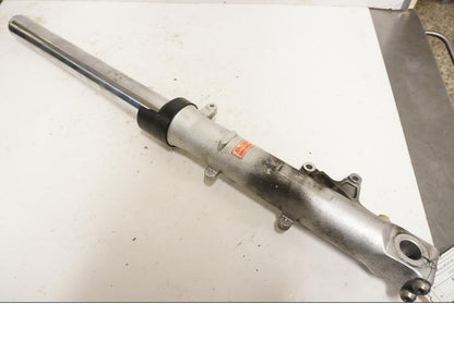 Framsidan på Gaffelben från en Honda CBR 600 RR -2003 motorcykel.