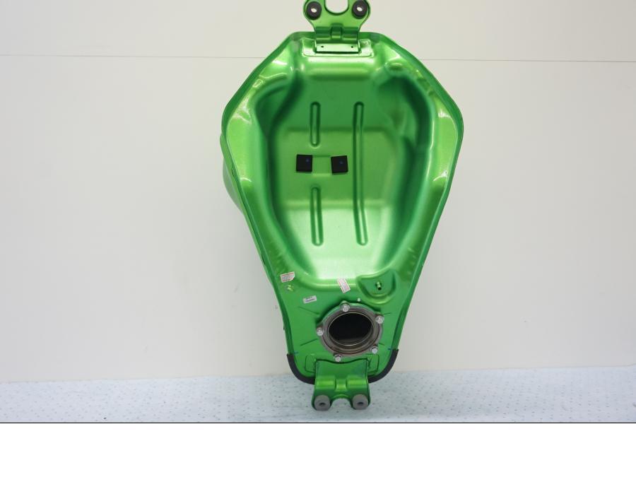 Snett uppifrån på Bensintank från en Kawasaki Z 650 ABS -2020 motorcykel.