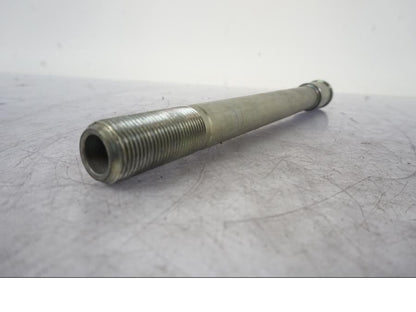 Vänster sida på Axel från en Kawasaki Z 800 -2014 motorcykel.