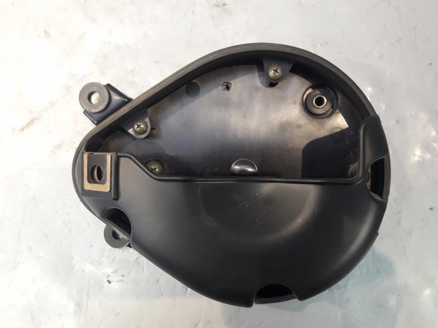 Höger sida på Verktygslåda från en Suzuki VZ 800 -1999 motorcykel.