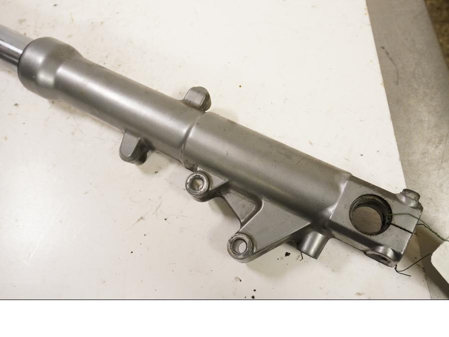 Baksidan på Gaffelben från en Kawasaki ZX-6R -1997 motorcykel.