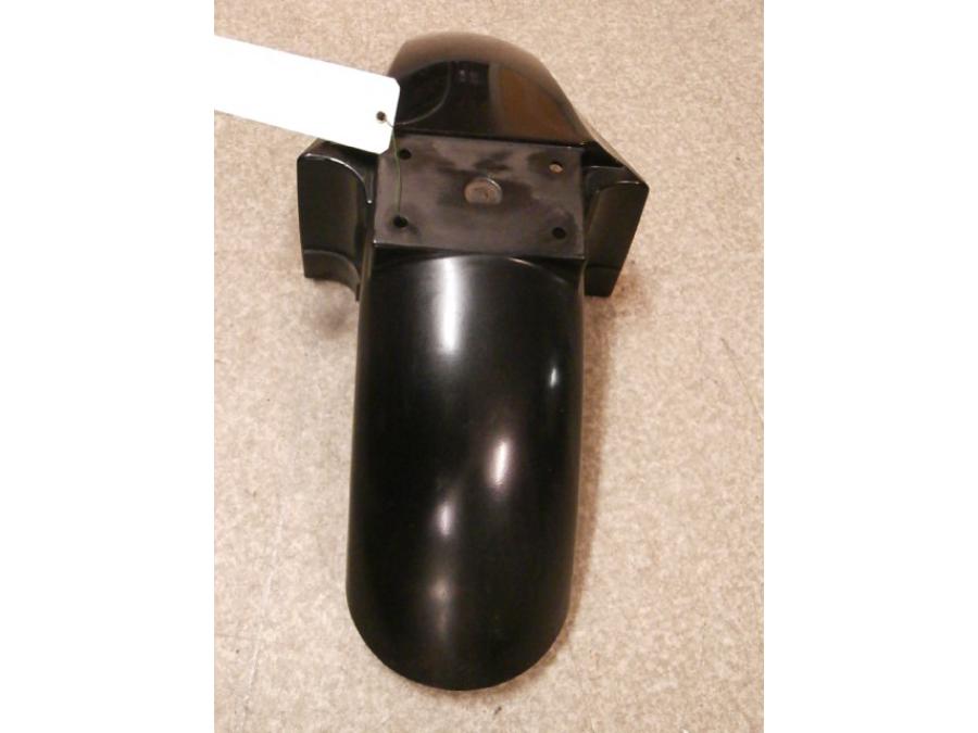 Vänster sida på Framskärm från en Suzuki GS 500 -2004 motorcykel.