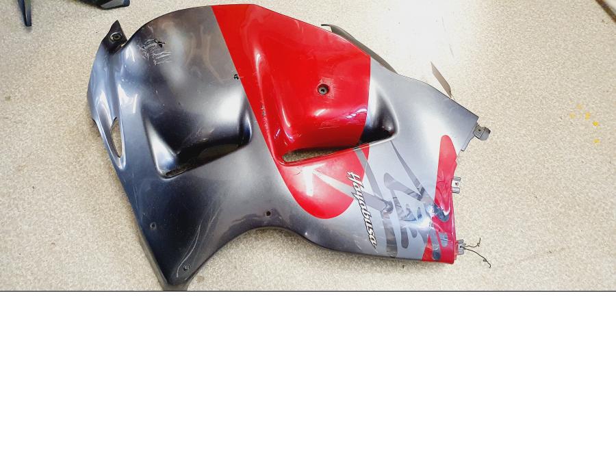 Vänster sida på Sidkåpa från en Suzuki GSX 1300 R -2000 motorcykel.