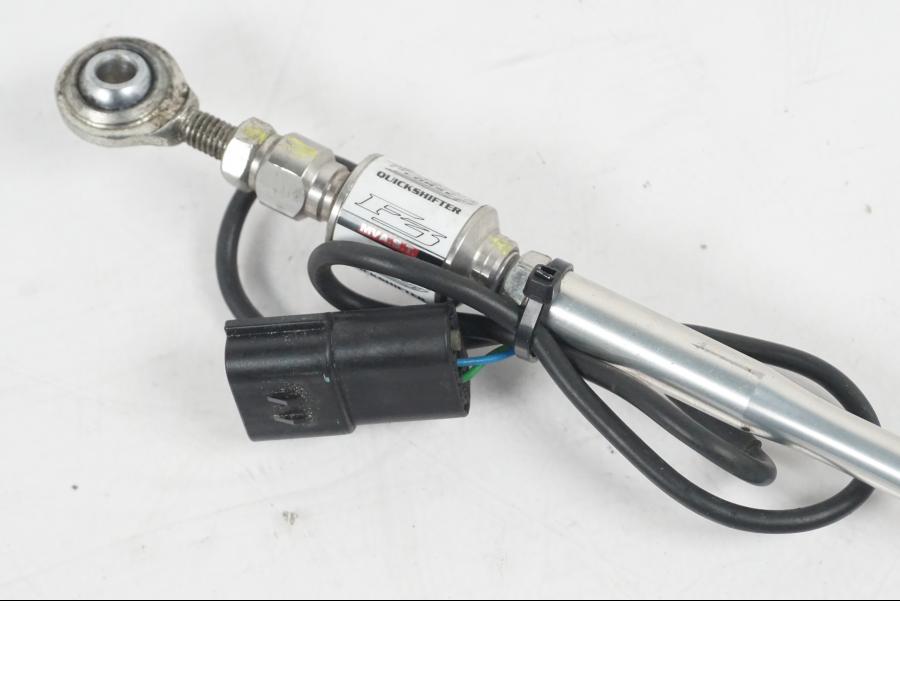 Höger sida på Quickshift från en MV Agusta Dragster -2014 motorcykel.