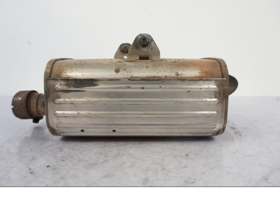 Snett uppifrån på Ljuddämpare från en Kawasaki ER-6F -2010 motorcykel.