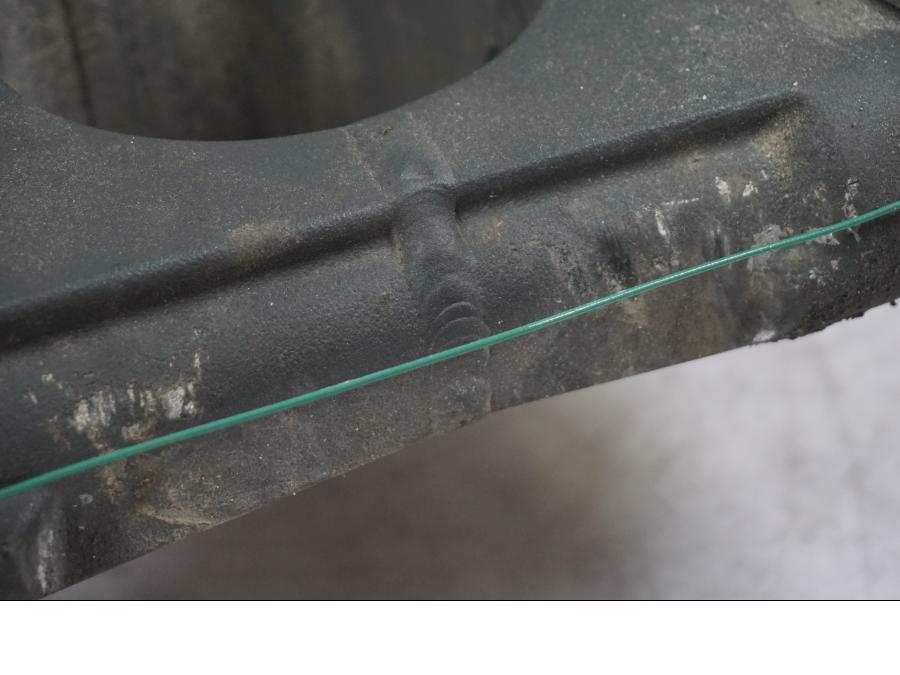 Snett nerifrån på Sving från en Triumph Tiger -2009 motorcykel.