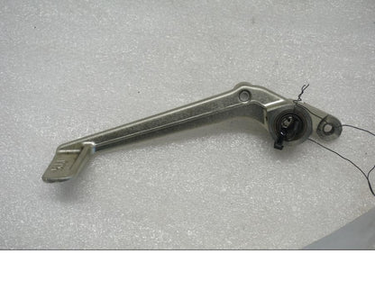 Baksidan på Bromspedal från en Yamaha YZF 1000 R1 -2001 motorcykel.