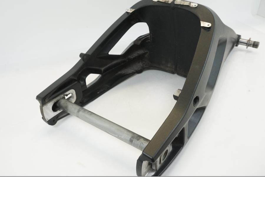 Baksidan på Sving från en BMW S 1000 XR -2019 motorcykel.