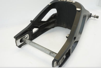 Baksidan på Sving från en BMW S 1000 XR -2019 motorcykel.