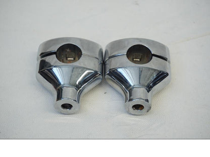 Höger sida på Styrfäste från en Kawasaki VN 900 -2006 motorcykel.