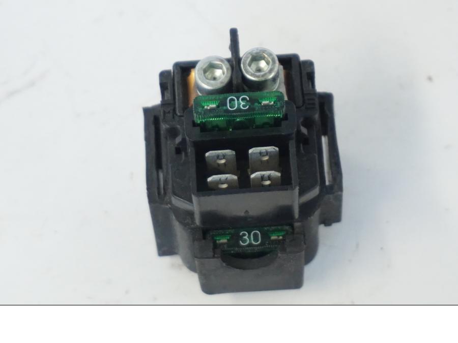 Höger sida på Startrelä från en Honda SH 300 A -2011 scooter.