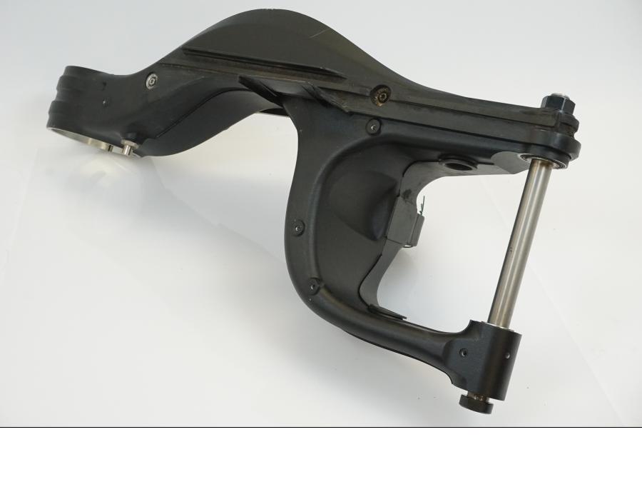 Snett uppifrån på Sving från en KTM 1290 Super Duke -2020 motorcykel.