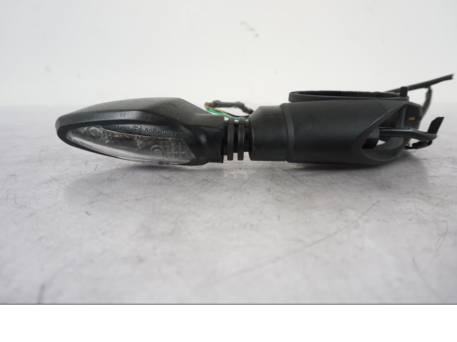 Framsidan på Blinkers LED från en KTM 1290 Super Duke R -2021 motorcykel.