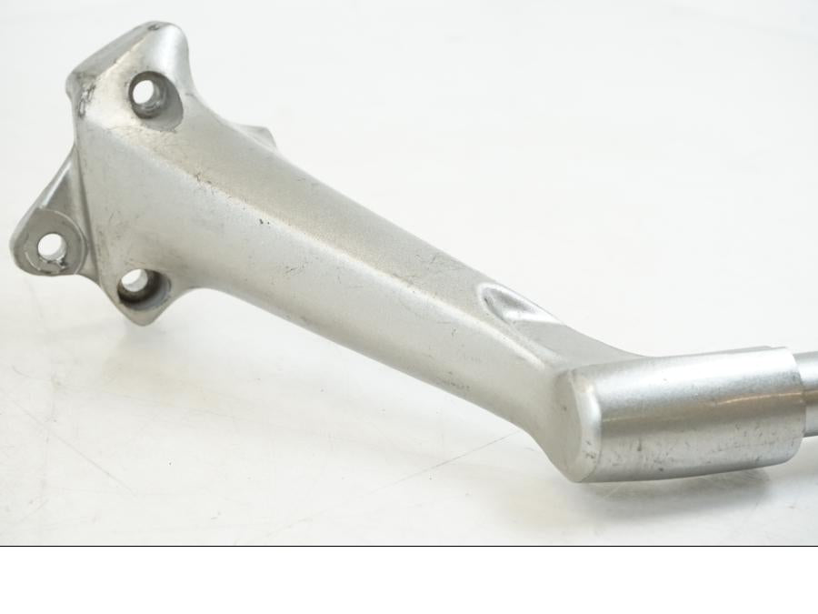 Höger sida på Styre från en Honda ST 1300 -2002 motorcykel.