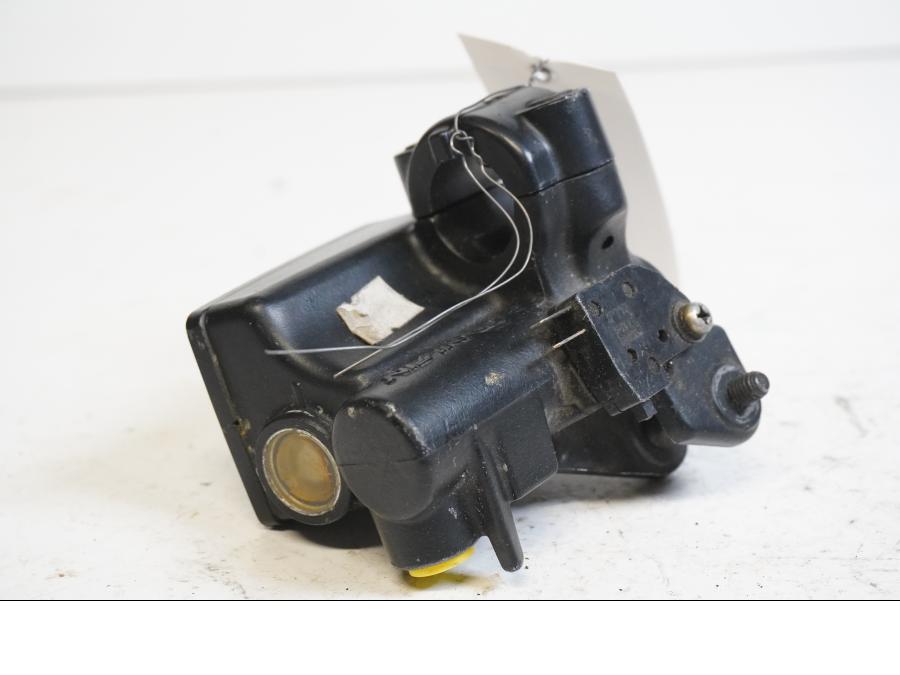 Höger sida på Bromshuvudcylinder från en Kawasaki ZX-6R -1997 motorcykel.