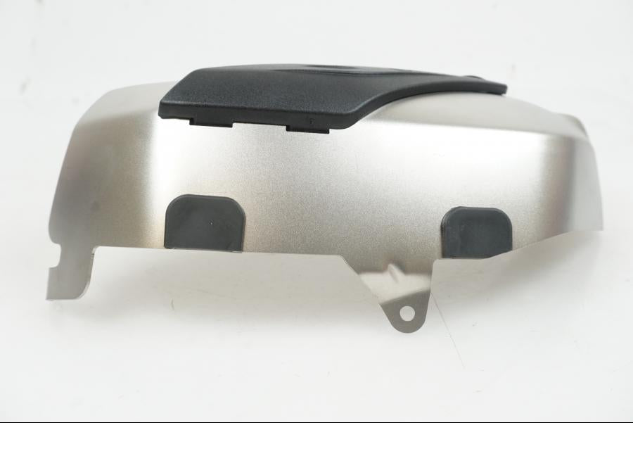 Baksidan på Ventilkåpskydd från en BMW R 1200 GS -2018 motorcykel.