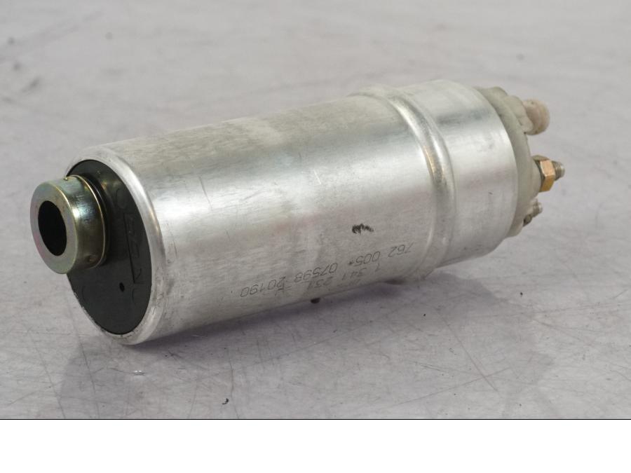 Framsidan på Bensinpump insprut från en BMW R 1100 GS -1998 motorcykel.