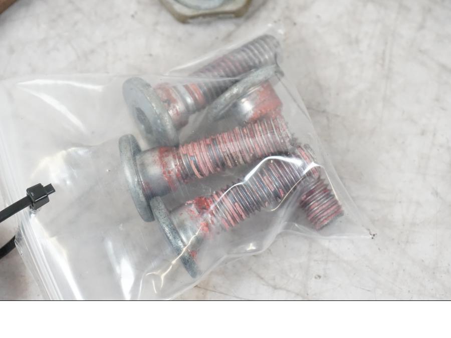 Baksidan på Bromsskiva från en Kawasaki ZX-6R -2006 motorcykel.