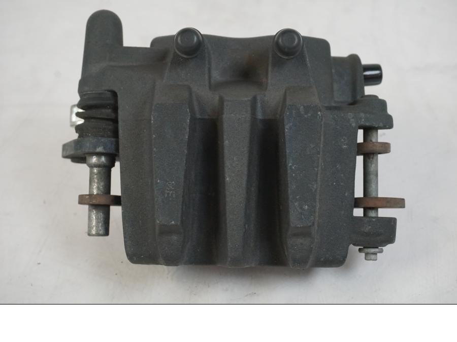 Vänster sida på Bromsok från en Suzuki VZR 1800 -2009 motorcykel.