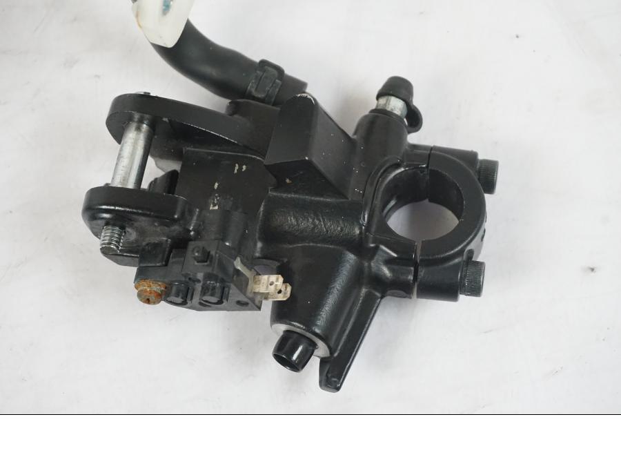 Baksidan på Bromshuvudcylinder från en Kawasaki ZZ-R 1400 -2009 motorcykel.