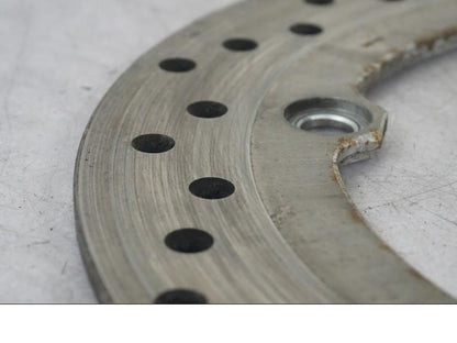 Snett uppifrån på Bromsskiva från en Honda CBR 1100 XX -1999 motorcykel.