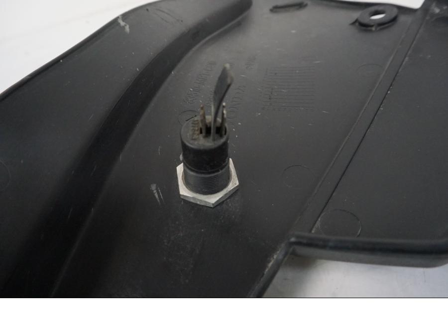 Vänster sida på Sidopanel från en Honda XL 1000 V -2008 motorcykel.