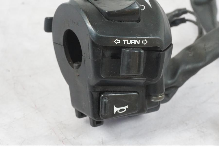 Baksidan på Styrelreglage från en Honda CBR 1000 F -1999 motorcykel.