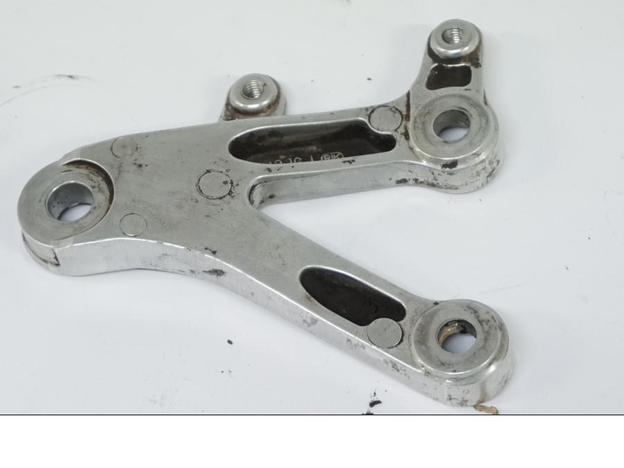 Snett uppifrån på Fotpinnefäste från en Honda CBR 900 RR -2002 motorcykel.