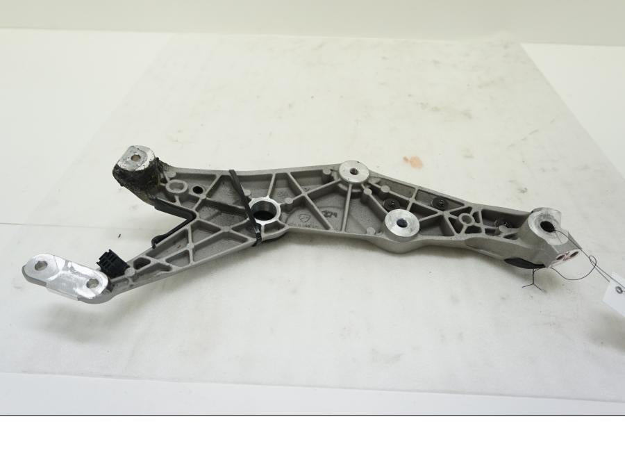 Höger sida på Ramdel från en Ducati Multistrada 1158 V4 -2021 motorcykel.