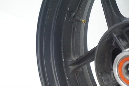 Höger sida på Fälg från en Kawasaki ZX-6R -2008 motorcykel.