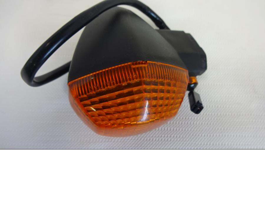 Baksidan på Blinkers från en Suzuki GSF 1200 -2002 motorcykel.