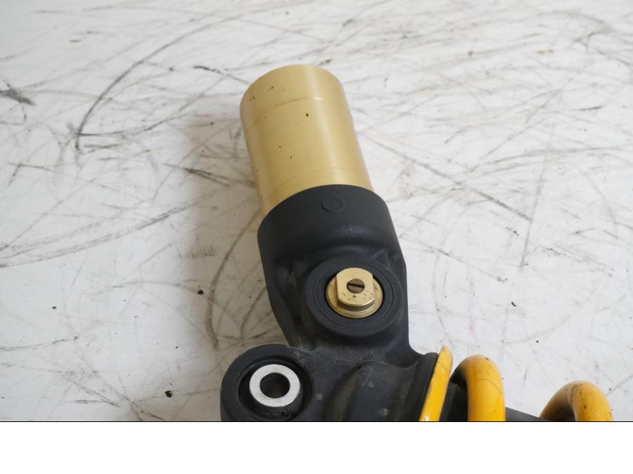 Vänster sida på Stötdämpare från en Honda CBR 1000 RR -2005 motorcykel.