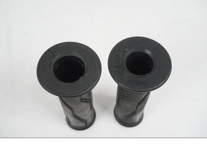 Baksidan på Gummihandtag från en Yamaha YZF 1000 R1 -2007 motorcykel.