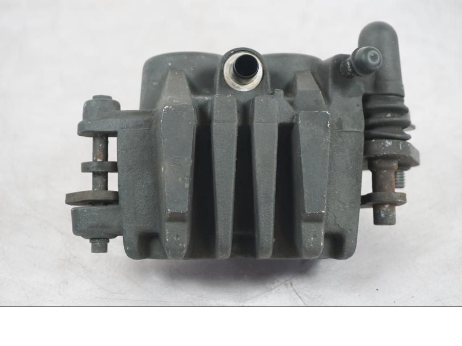 Vänster sida på Bromsok från en Suzuki SV 650 -1999 motorcykel.