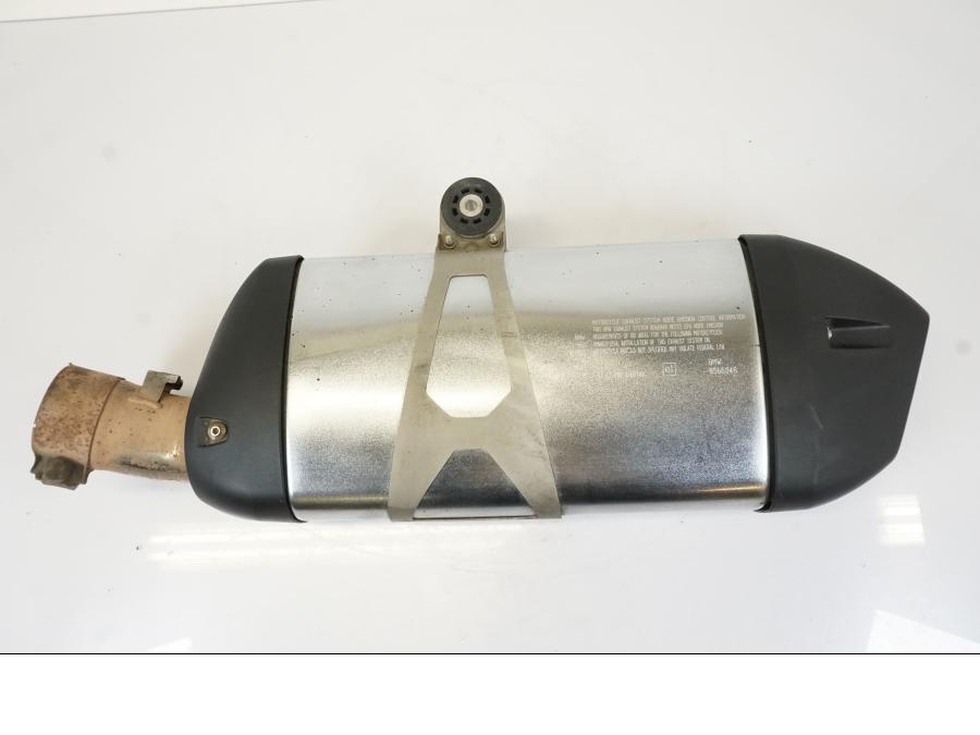 Snett nerifrån på Ljuddämpare från en BMW R 1250 GS -2019 motorcykel.