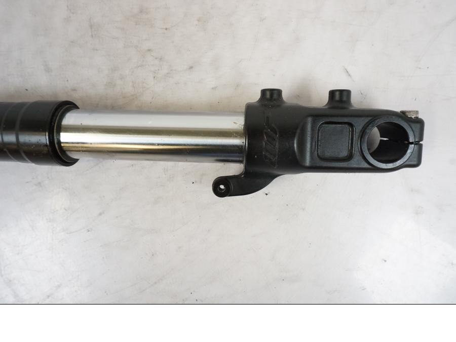 Höger sida på Gaffelben från en KTM 690 Duke -2014 motorcykel.