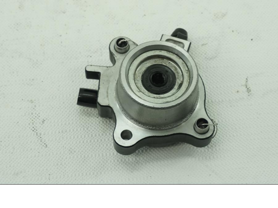 Baksidan på Kopplingslavcylinder från en Honda VFR 1200 -2012 motorcykel.