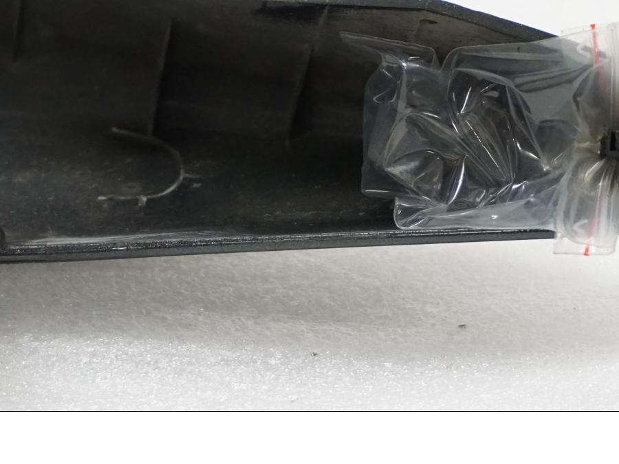 Vänster sida på Bakvinge från en Suzuki GSX 1300 BK -2008 motorcykel.