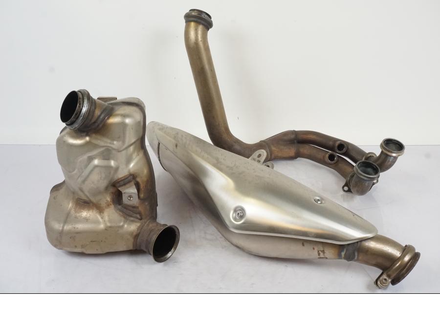 Framsidan på Avgassystem från en KTM 790 Duke -2019 motorcykel.