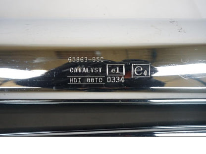 Baksidan på Ljuddämpare från en H-D Touring Road King Classic FLHRCI -1997 motorcykel.