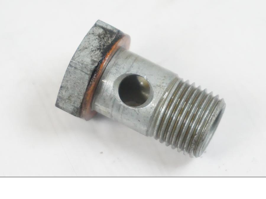 Snett uppifrån på Oljerör från en BMW F 650 CS -2002 motorcykel.