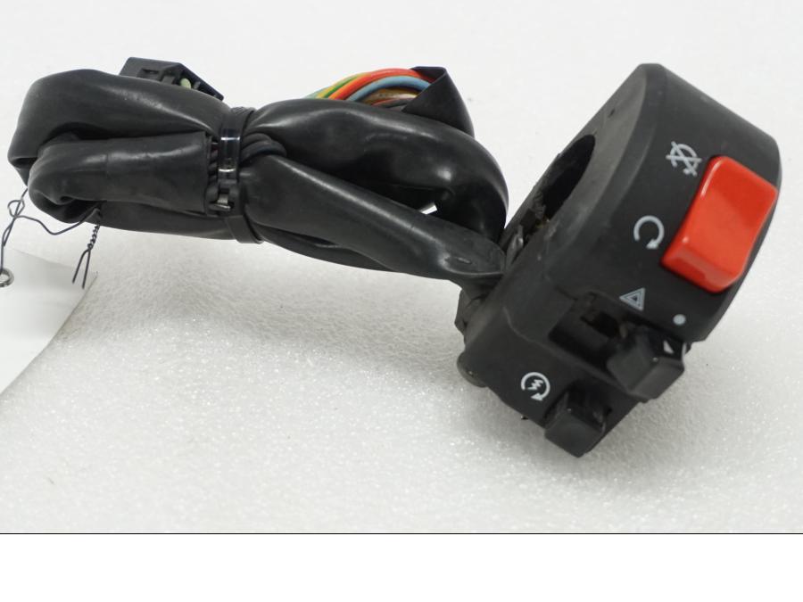 Framsidan på Styrelreglage från en Suzuki SV 1000 -2007 motorcykel.