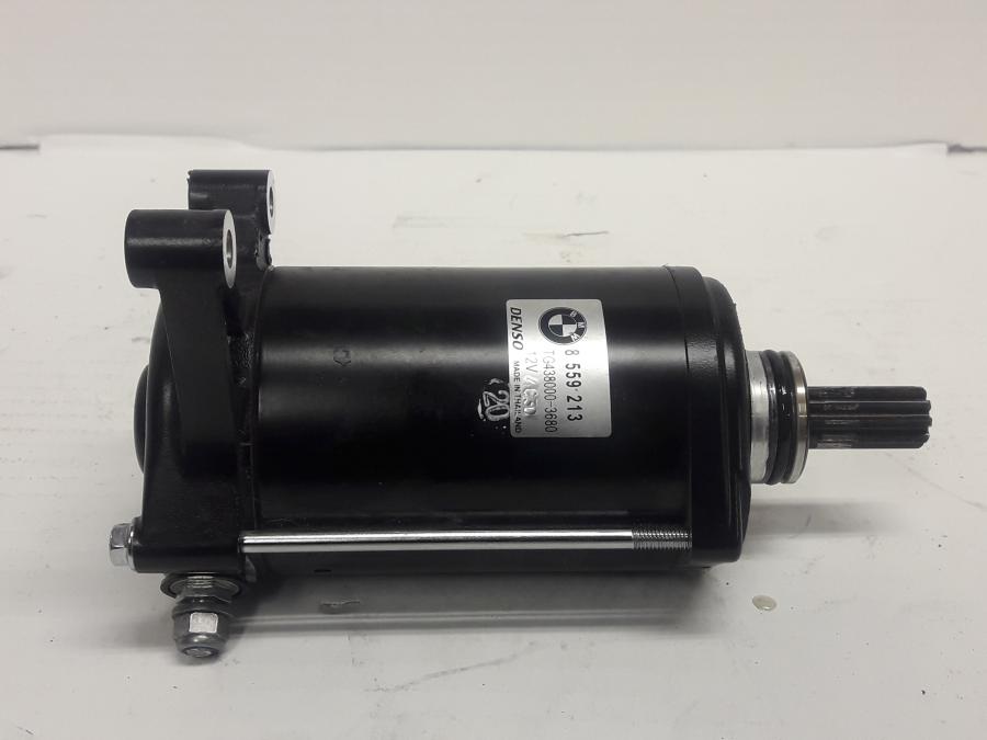 Baksidan på Startmotor från en BMW R 1250 RS -2020 motorcykel.